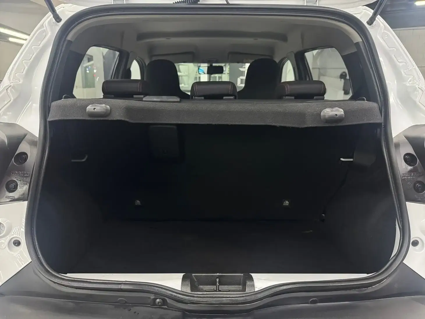 galeria KWID Zen 1.0 Flex 12V 5p Mec.