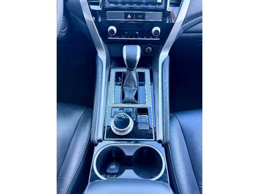 galeria PAJERO SPORT