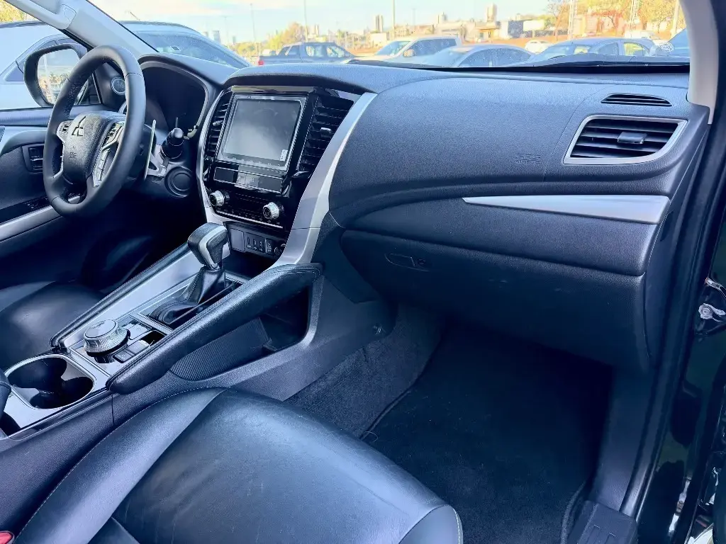 galeria PAJERO SPORT