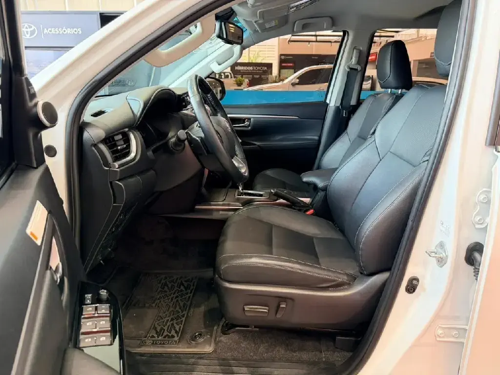 galeria HILUX SW4
