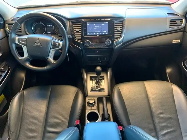 Mitsubishi L200 TRITON 2.4 16V TURBO DIESEL SPORT OUTDOOR PLUS CD 4P 4X4 AUTOMÁTICO
