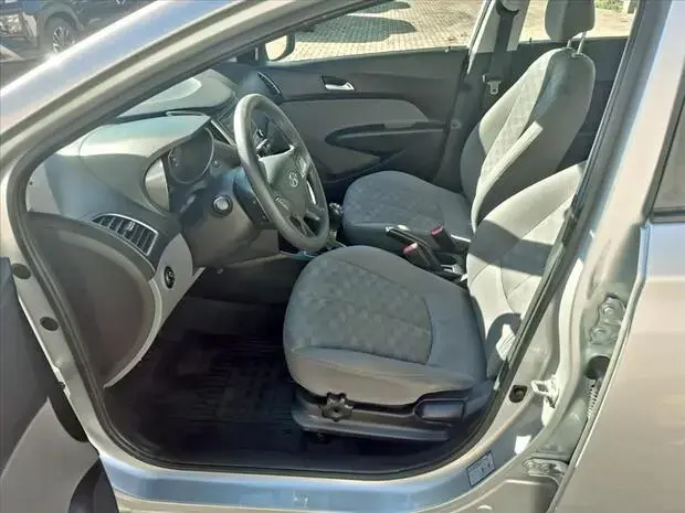 Hyundai HB20S 1.6 COMFORT PLUS 16V FLEX 4P MANUAL