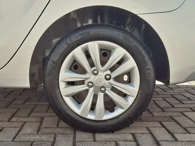 Hyundai HB20S 1.6 COMFORT PLUS 16V FLEX 4P MANUAL