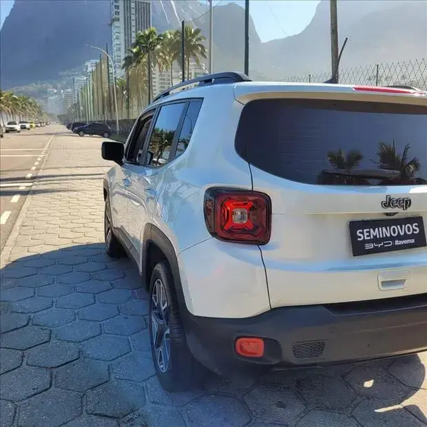 Jeep RENEGADE 1.8 16V FLEX LONGITUDE 4P AUTOMÁTICO