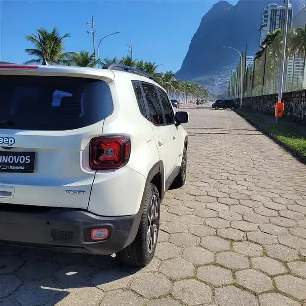 Jeep RENEGADE 1.8 16V FLEX LONGITUDE 4P AUTOMÁTICO