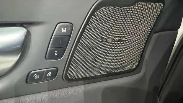Volvo XC60 2.0 T8 RECHARGE ULTIMATE DARK AWD GEARTRONIC