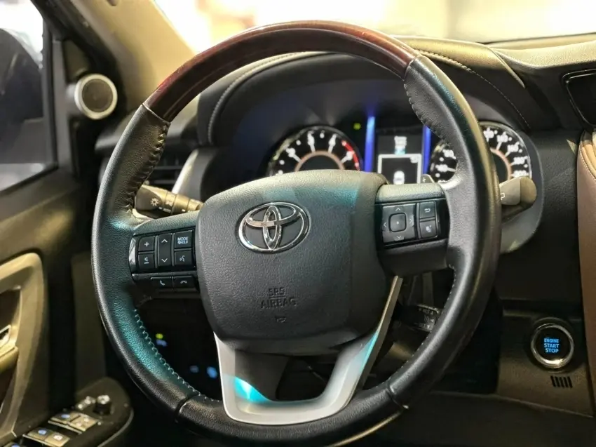 galeria HILUX SW4