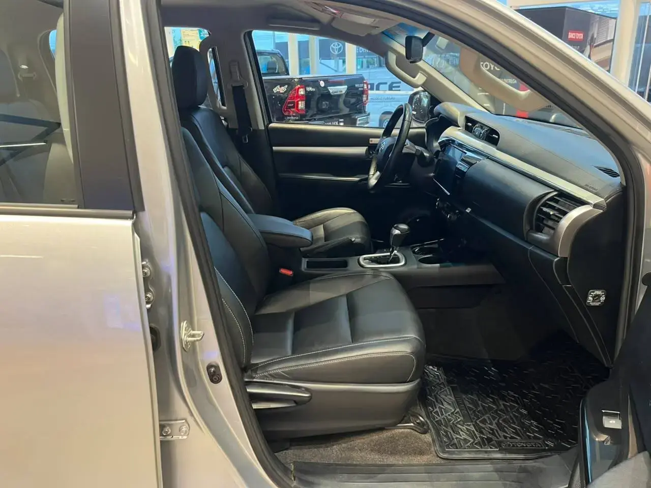 galeria HILUX SRV 4X4 2.8
