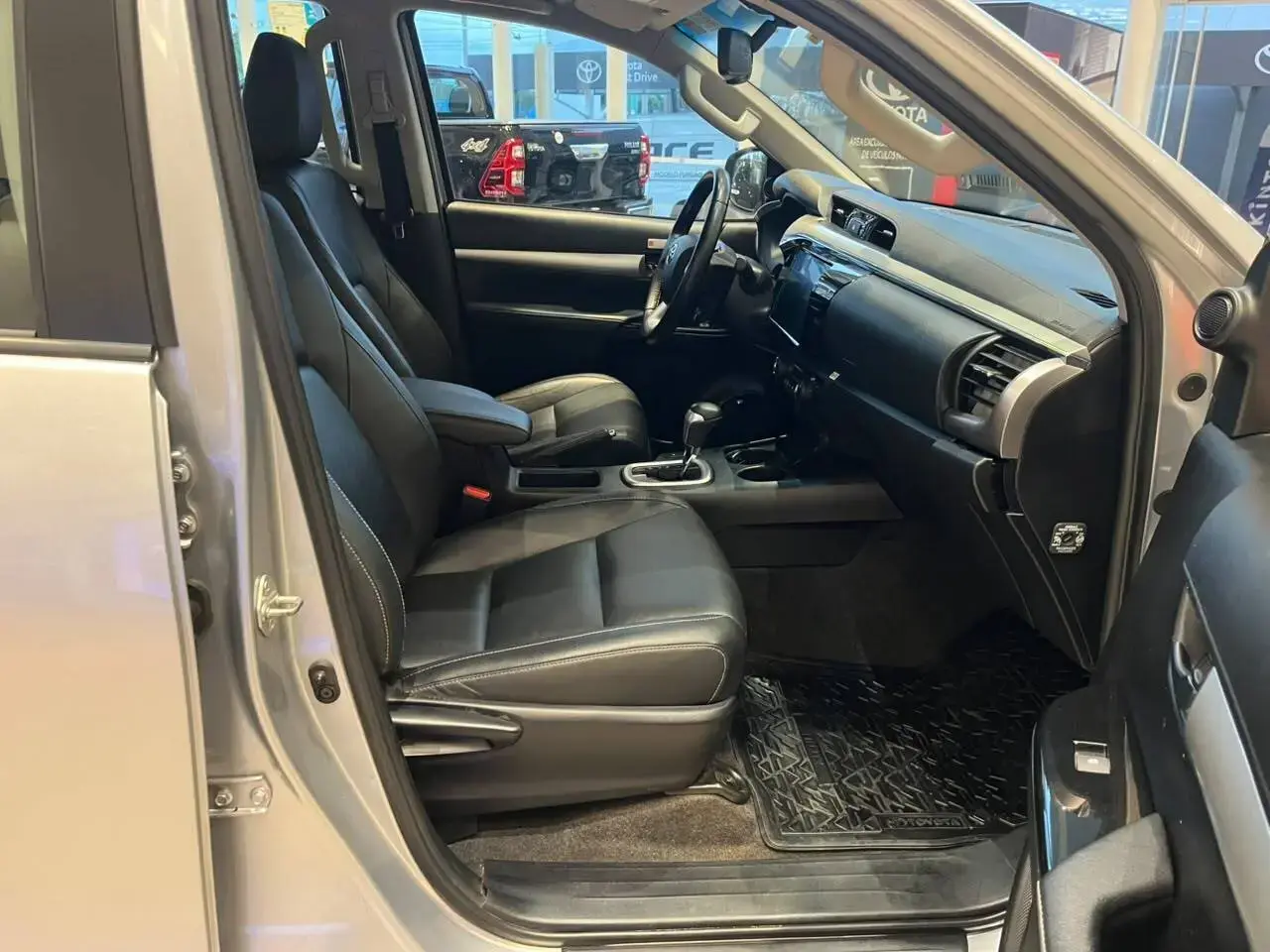 galeria HILUX SRV 4X4 2.8