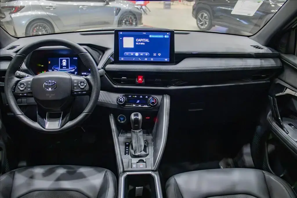 galeria YARIS CROSS