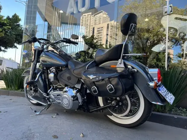 Harley Davidson Softail Deluxe Softail De Luxe