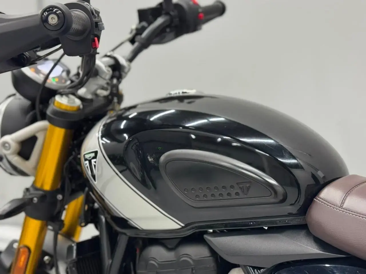 galeria SCRAMBLER 400 X
