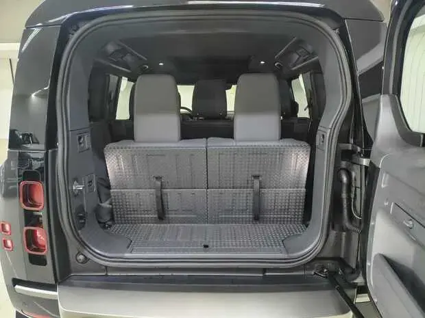 Land Rover Defender 110 X-Dynamic HSE 3.0 TD (Aut)