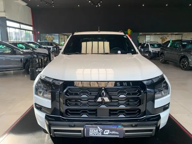 Mitsubishi TRITON 2.4 BITURBO DIESEL CD KATANA 4X4 AUTOMÁTICO
