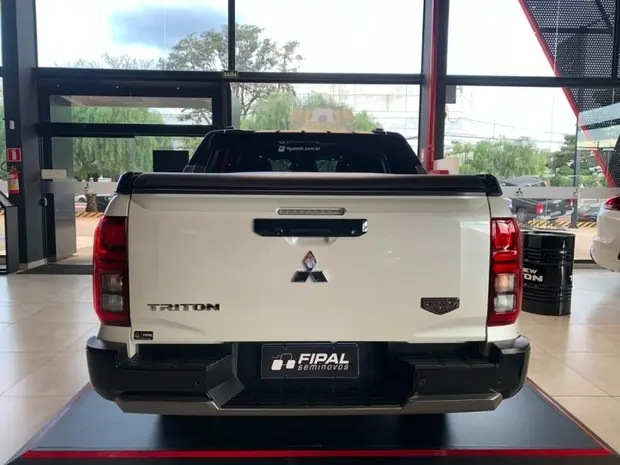 Mitsubishi TRITON 2.4 BITURBO DIESEL CD KATANA 4X4 AUTOMÁTICO