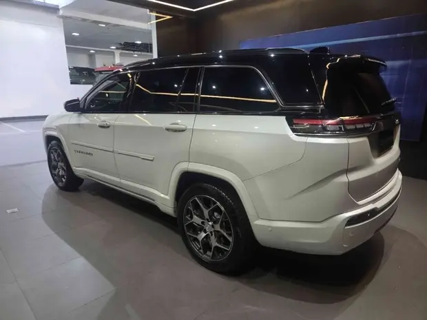Jeep COMMANDER 1.3 T270 TURBO FLEX OVERLAND AT6