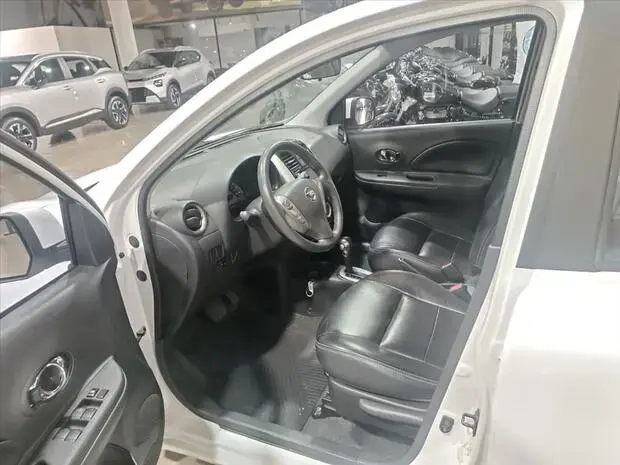 Nissan MARCH 1.6 SV 16V FLEXSTART 4P XTRONIC