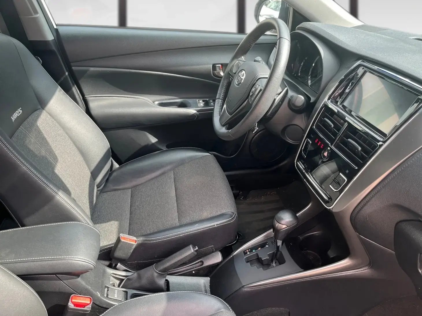galeria Yaris Sedan