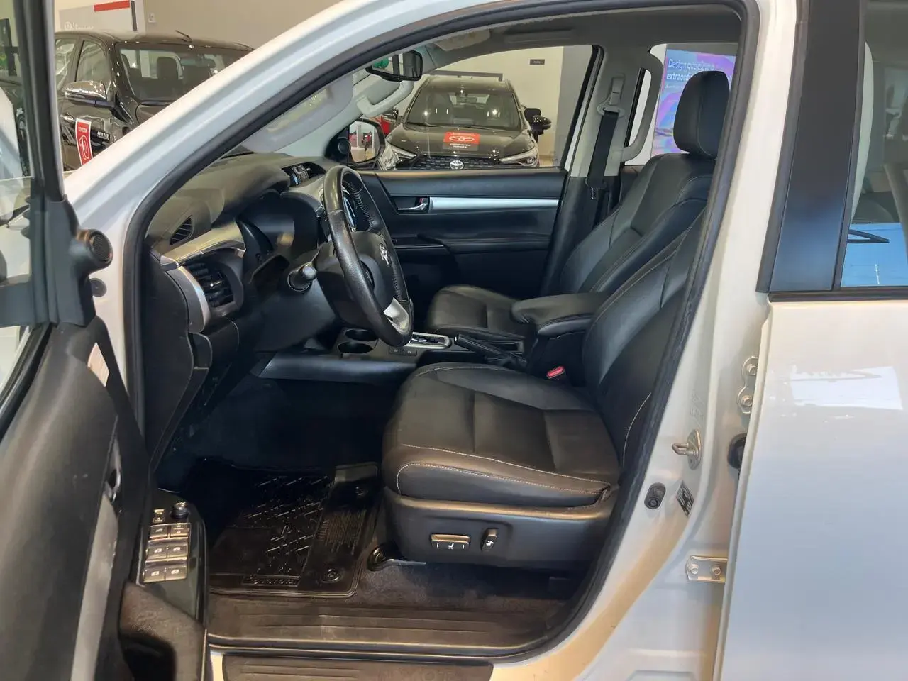 galeria HILUX SRV 4X4 2.8