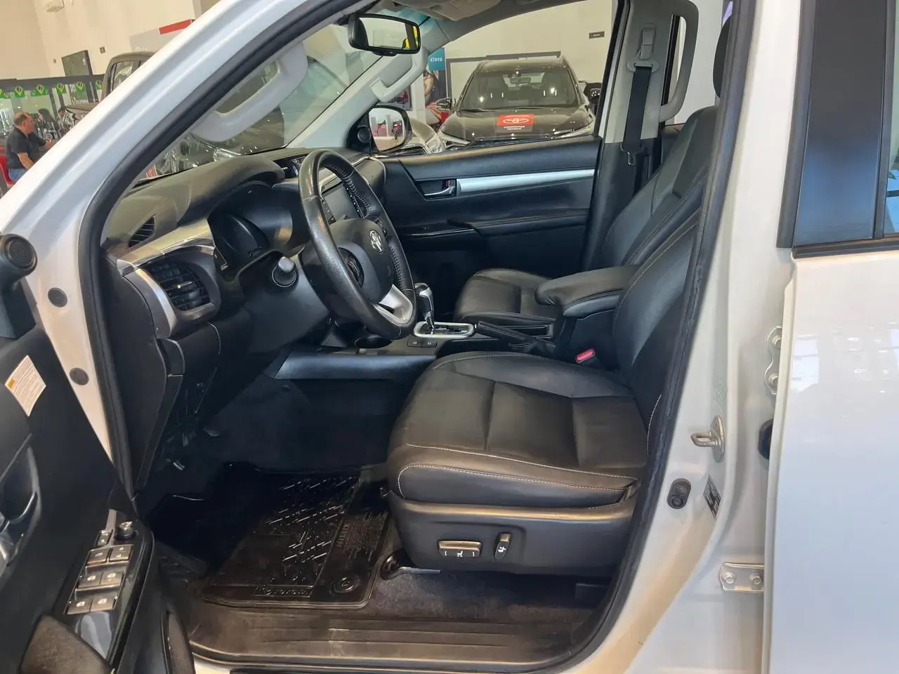 galeria HILUX SRV 4X4 2.8