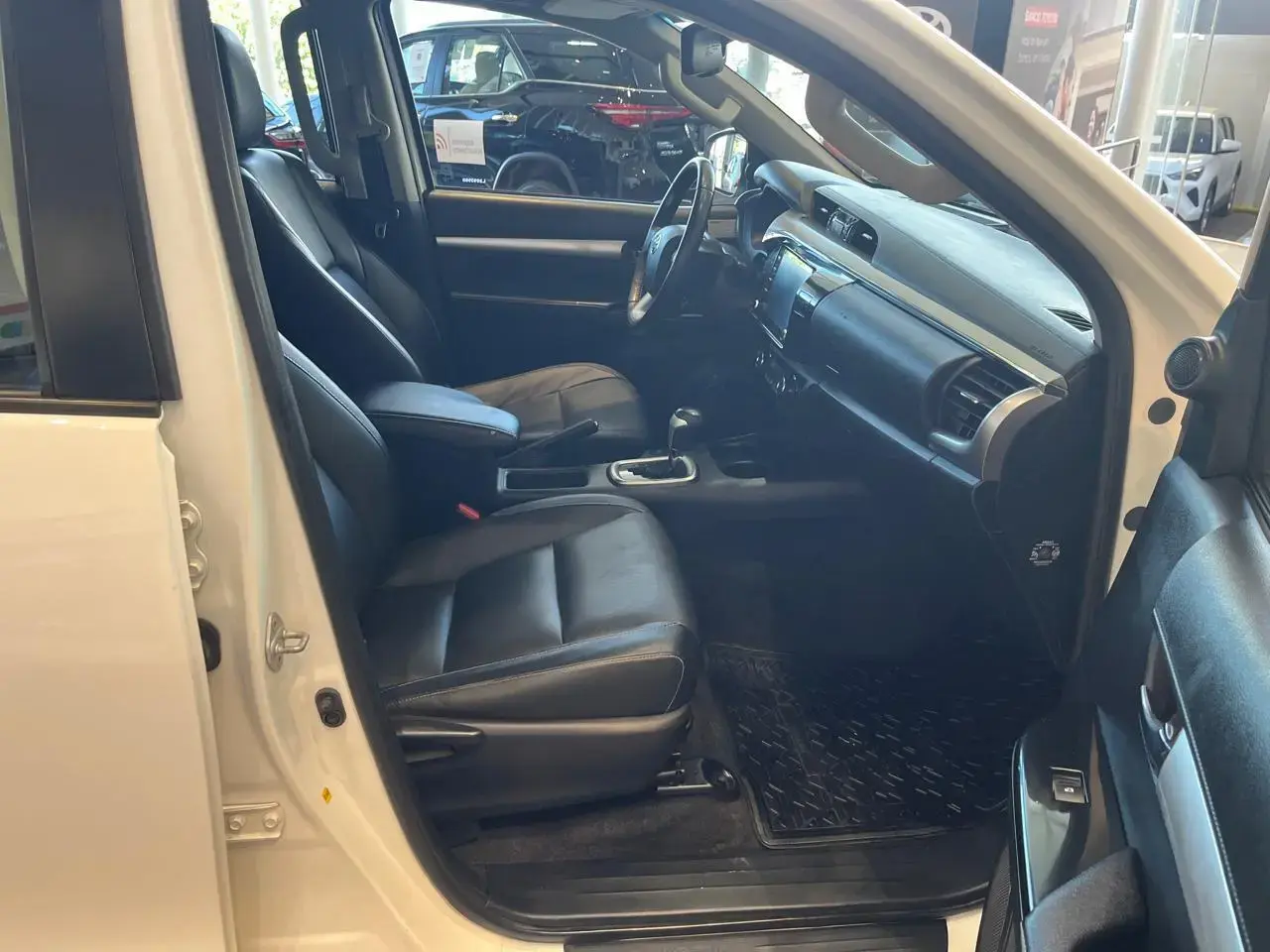 galeria HILUX SRV 4X4 2.8