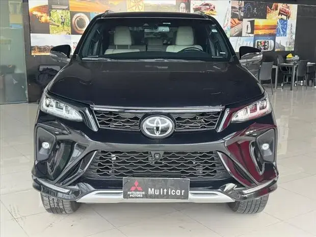 Toyota HILUX SW4 2.8 D-4D TURBO DIESEL DIAMOND 7L 4X4 AUTOMÁTICO