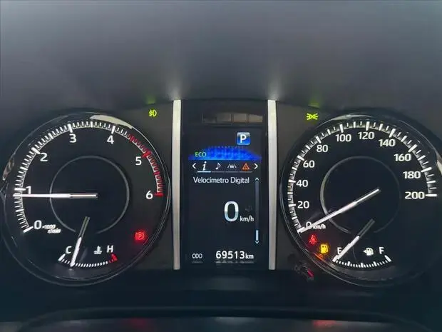 Toyota HILUX SW4 2.8 D-4D TURBO DIESEL DIAMOND 7L 4X4 AUTOMÁTICO