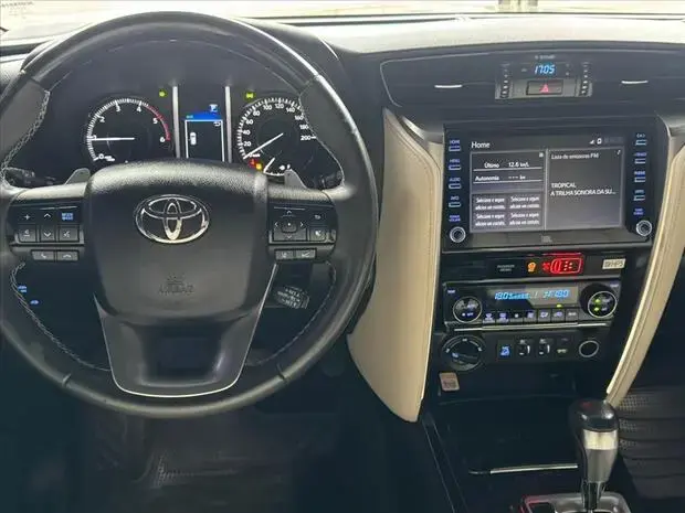 Toyota HILUX SW4 2.8 D-4D TURBO DIESEL DIAMOND 7L 4X4 AUTOMÁTICO