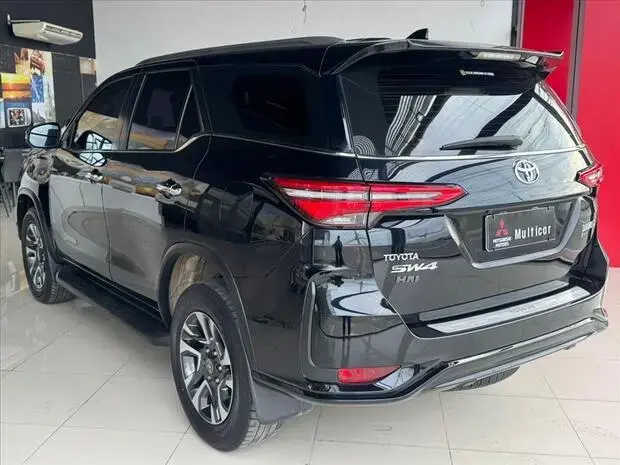 Toyota HILUX SW4 2.8 D-4D TURBO DIESEL DIAMOND 7L 4X4 AUTOMÁTICO