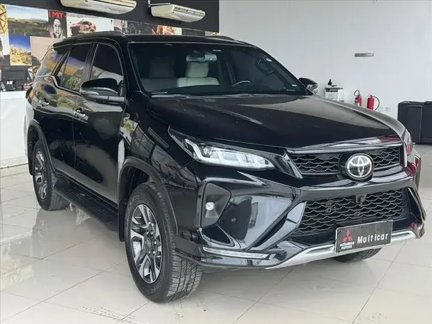 Toyota HILUX SW4 2.8 D-4D TURBO DIESEL DIAMOND 7L 4X4 AUTOMÁTICO