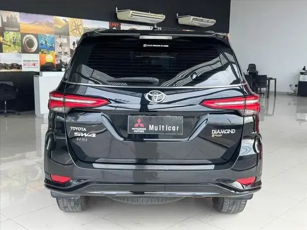 Toyota HILUX SW4 2.8 D-4D TURBO DIESEL DIAMOND 7L 4X4 AUTOMÁTICO