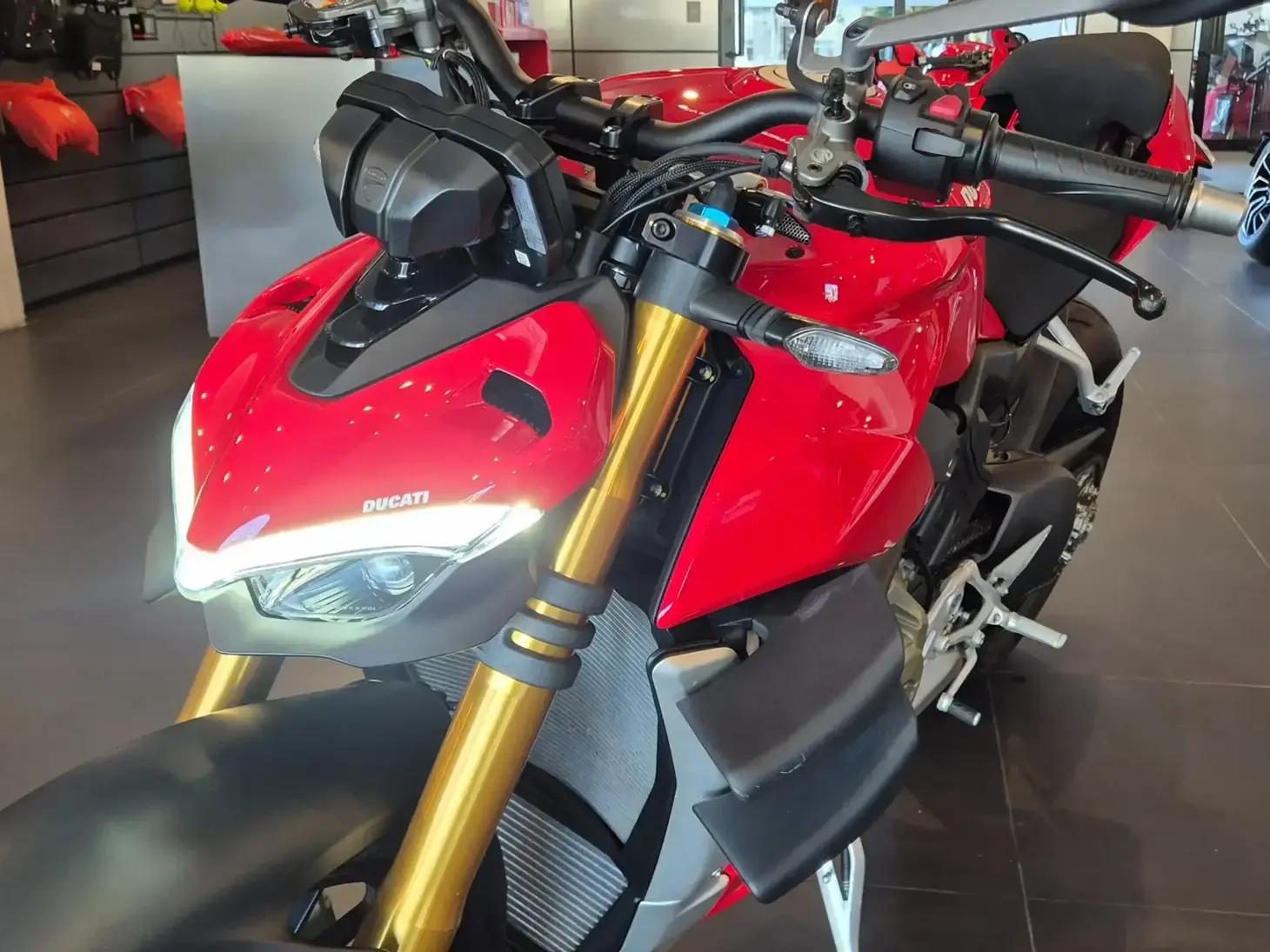 galeria DUCATI STREETFIGHTER V4 S