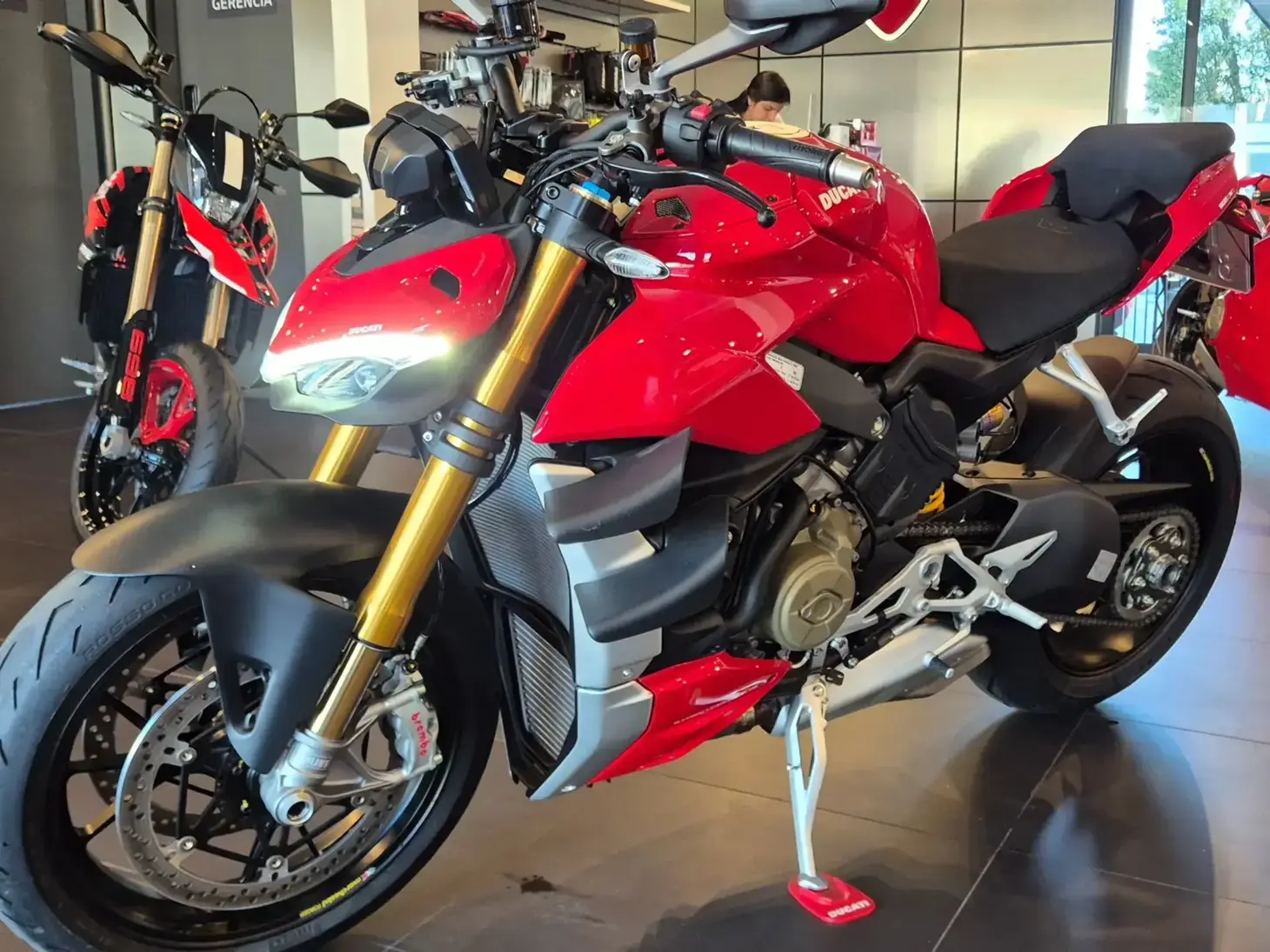 galeria DUCATI STREETFIGHTER V4 S