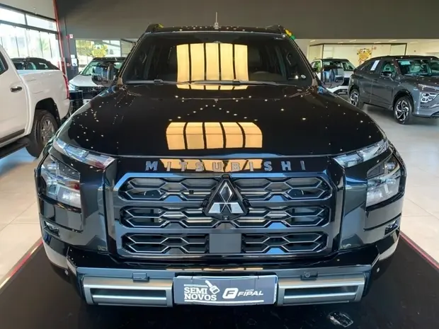 Mitsubishi TRITON 2.4 BITURBO DIESEL CD KATANA 4X4 AUTOMÁTICO
