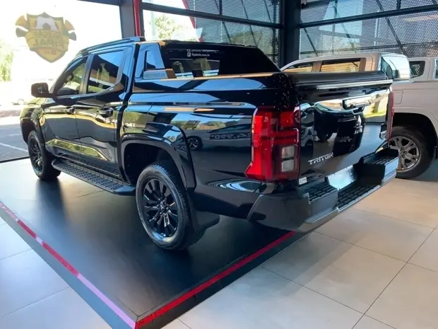 Mitsubishi TRITON 2.4 BITURBO DIESEL CD KATANA 4X4 AUTOMÁTICO