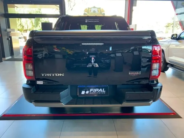 Mitsubishi TRITON 2.4 BITURBO DIESEL CD KATANA 4X4 AUTOMÁTICO