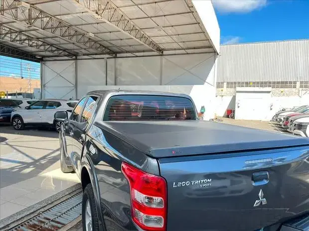 Mitsubishi L200 TRITON 2.4 16V TURBO DIESEL SPORT GLS CD 4P 4X4 AUTOMÁTICO