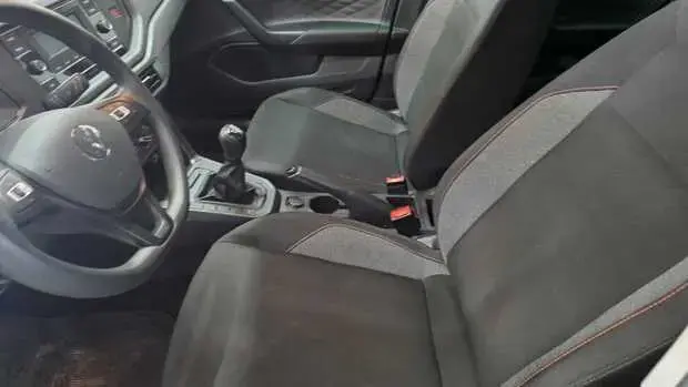 Volkswagen Polo Track 1.0 Flex 12V 5p