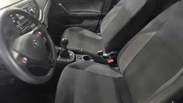 Volkswagen Polo Track 1.0 Flex 12V 5p
