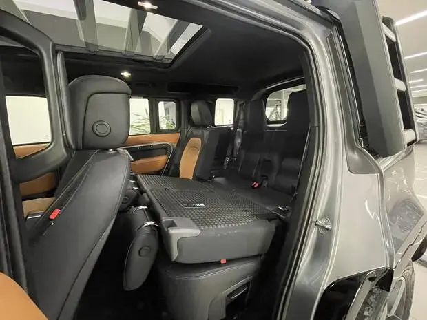 Land Rover Defender 110 X-Dynamic HSE 3.0 TD (Aut)