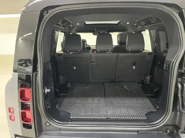 Land Rover Defender 110 X-Dynamic HSE 3.0 TD (Aut)