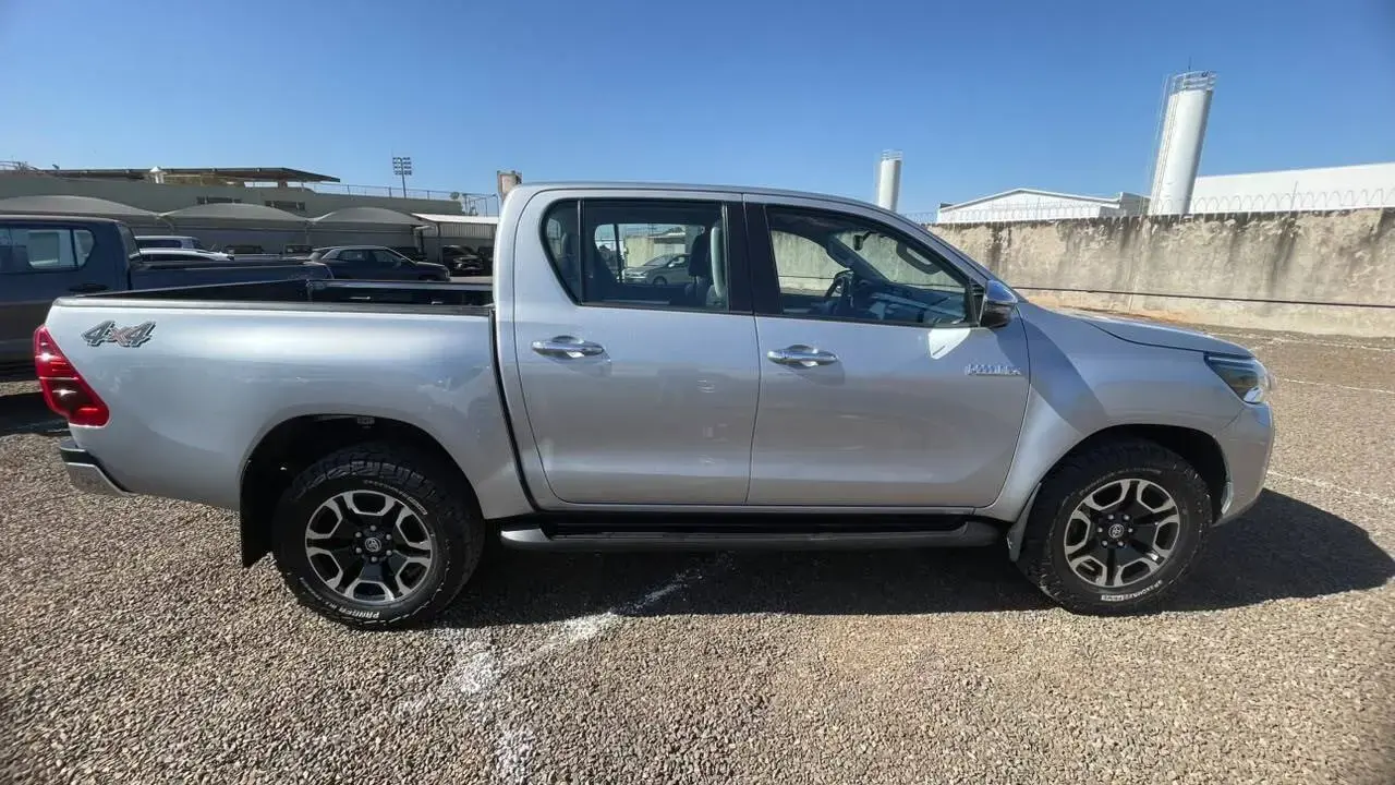 galeria HILUX SRV 4X4 2.8