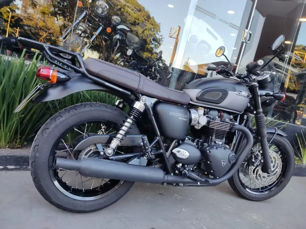 galeria Bonneville T120