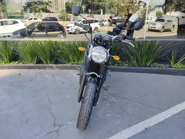 Royal Enfield Interceptor 650 (ABS)