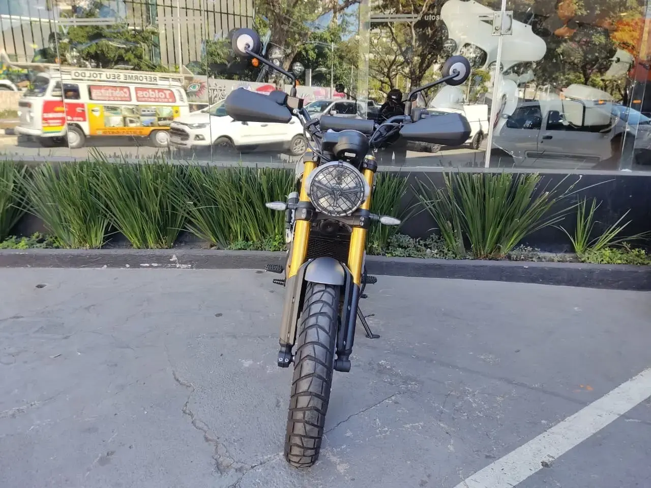 galeria Scrambler 400 X