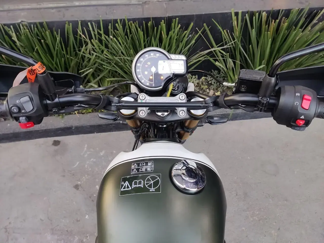 galeria Scrambler 400 X