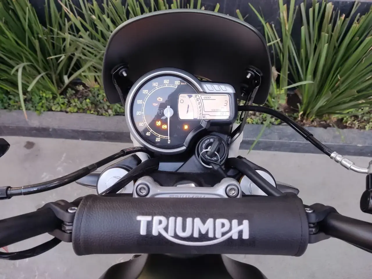 galeria Scrambler 400 XC
