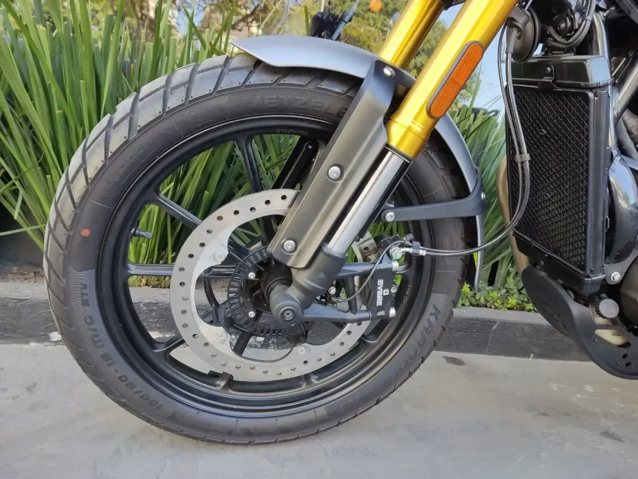 galeria Scrambler 400 X