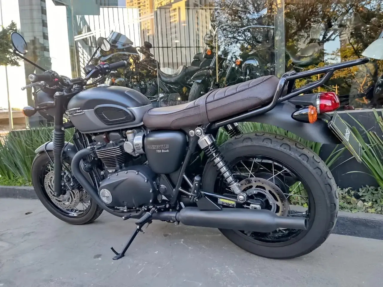 galeria Bonneville T120