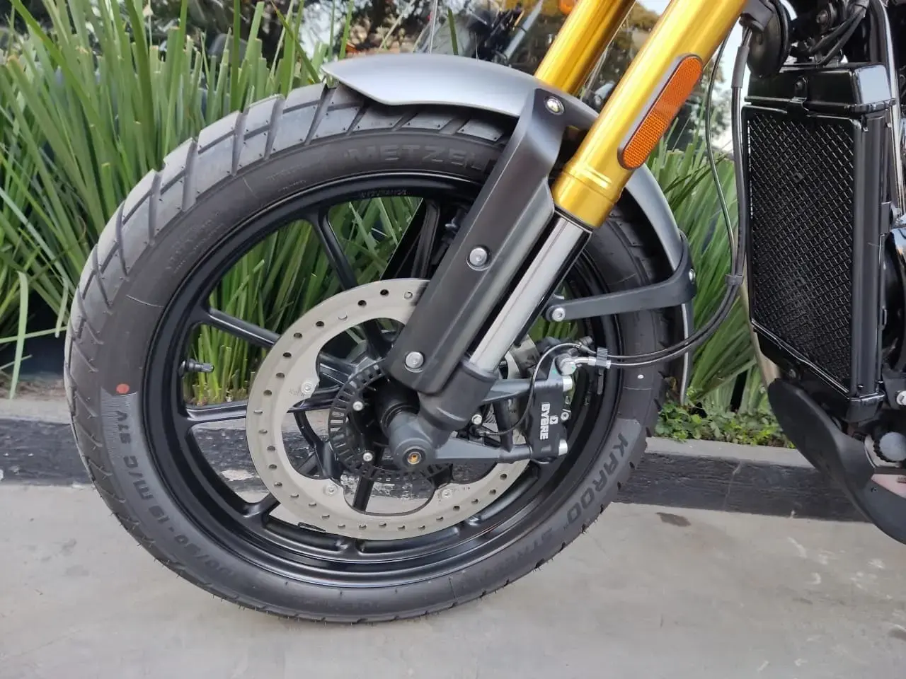 galeria Scrambler 400 X